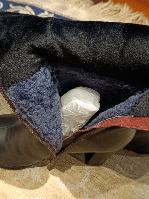 Продам сапоги новые