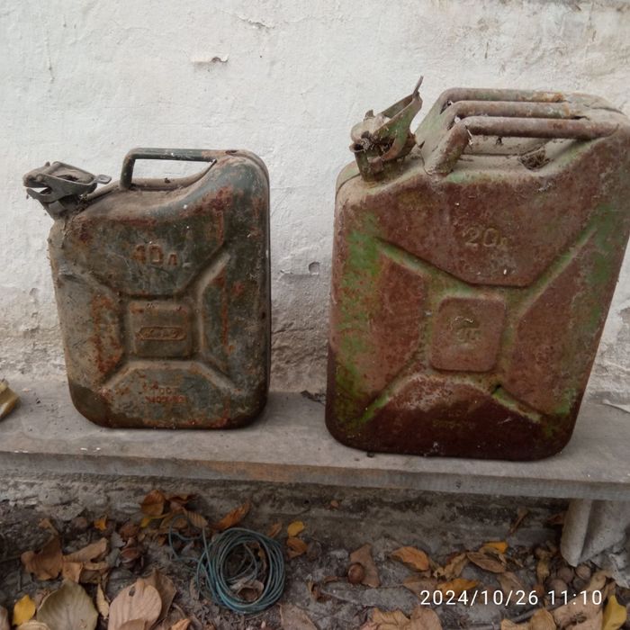 Продаю  канистры