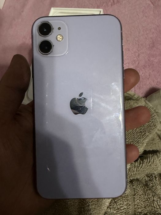 Продам 2 айфона 11