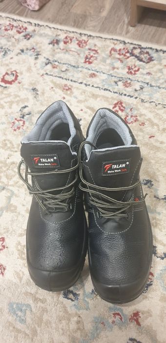 Продам спецботинки