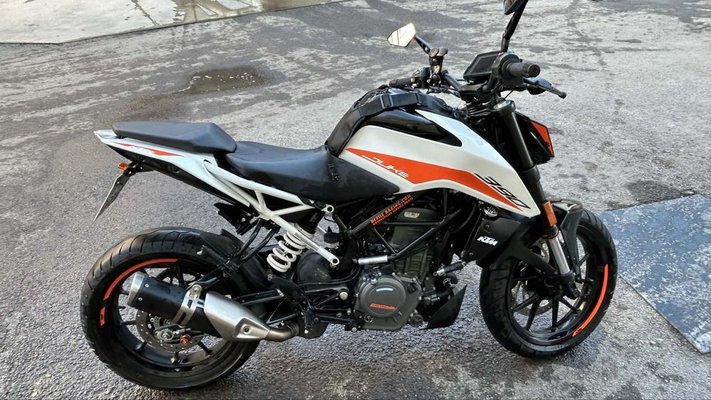 KTM DUKE 390 2022 в отлично състояние