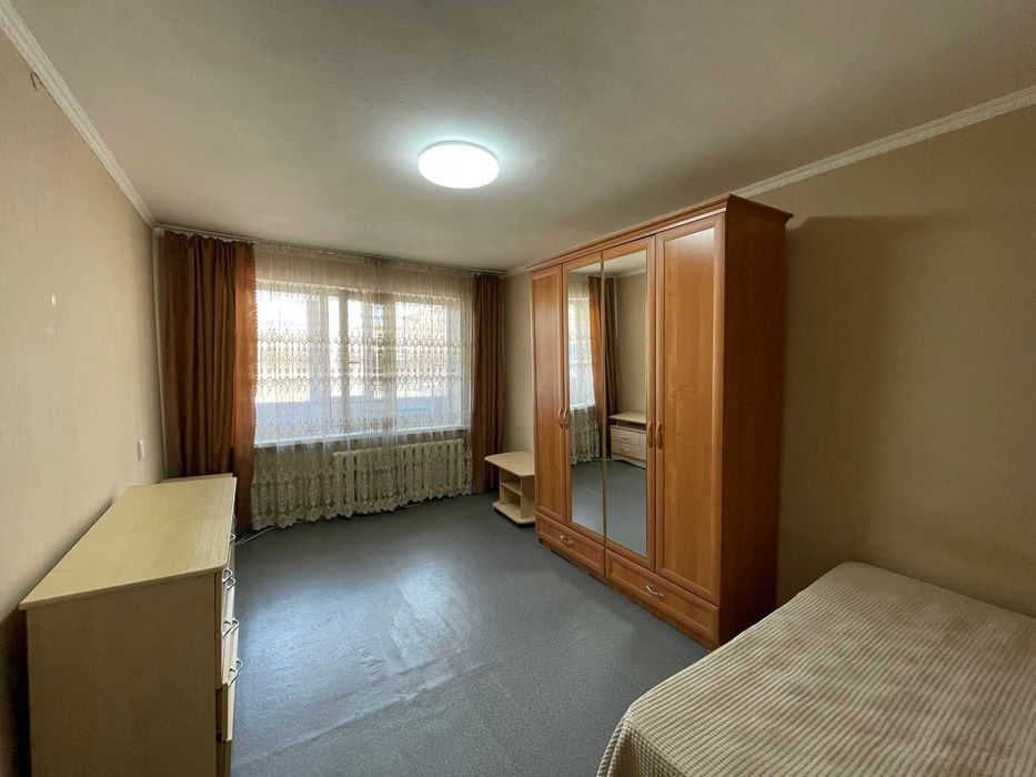 Продам 1-комнатную квартиру на 2 этаже в центре (район м-на Глобус)