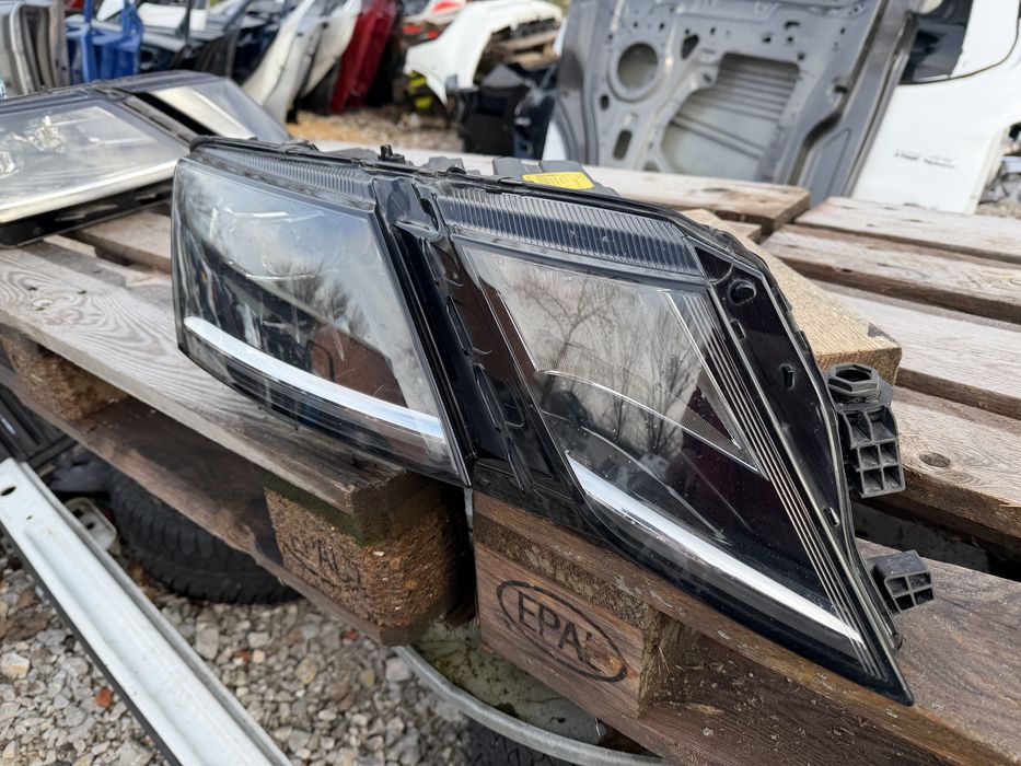 Фар Skoda Octavia 3