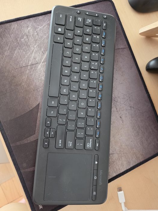 Pachet periferice wireless: Tastatură Microsoft All-in-One + Mouse Lenovo USB-C