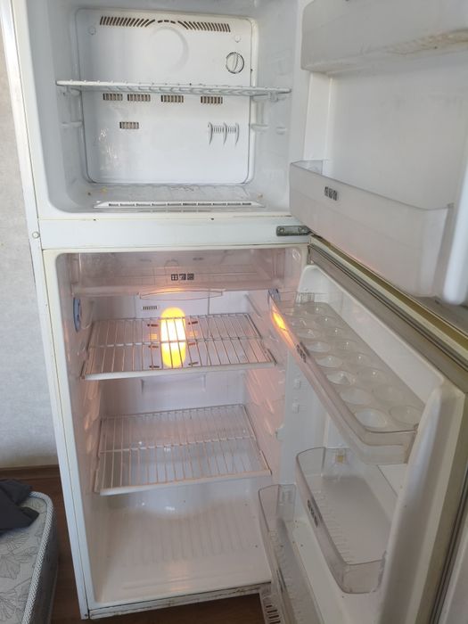 Холодильник самсунг продам