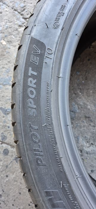 4 anvelope vara Michelin,fata 255/40/20,spate 295/35/20.Pret/buc