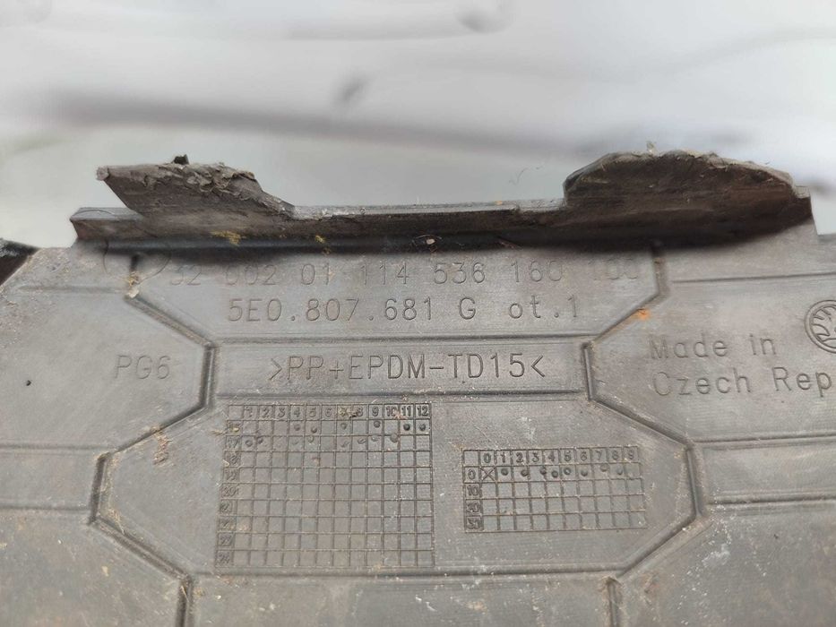 Grila Bara Fata Stanga Skoda Octavia (5E) Break 2017–2020 / Cod OEM 5E0807681G (5G2)
