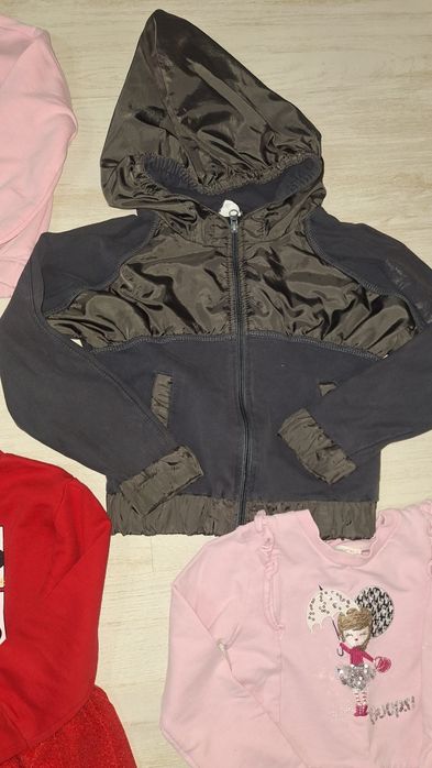 Голям лот дрешки подходящи за зимата за 5-6 години