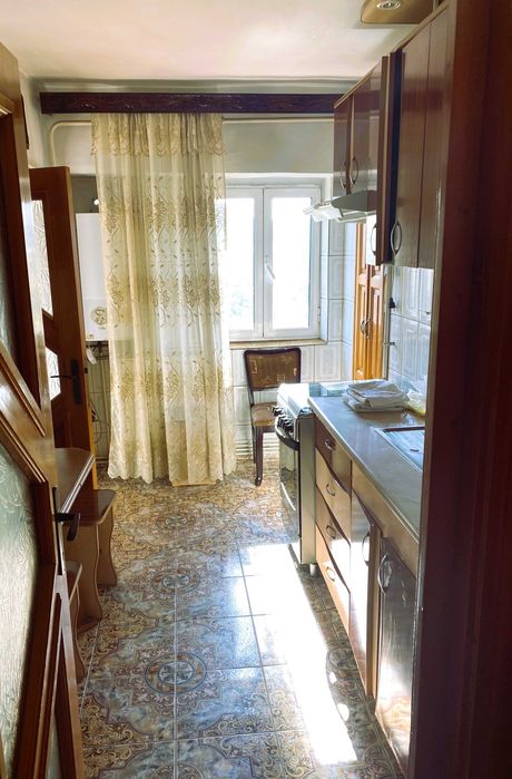 Apartament Ultracentral BUZAU ,  Cuza Voda, 4 camere, scari interioare