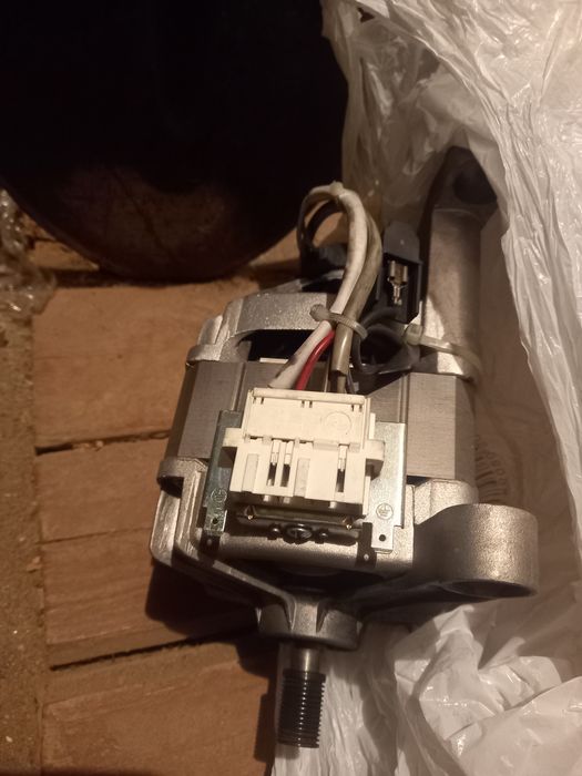 Продам электро двигатель для IDESIT