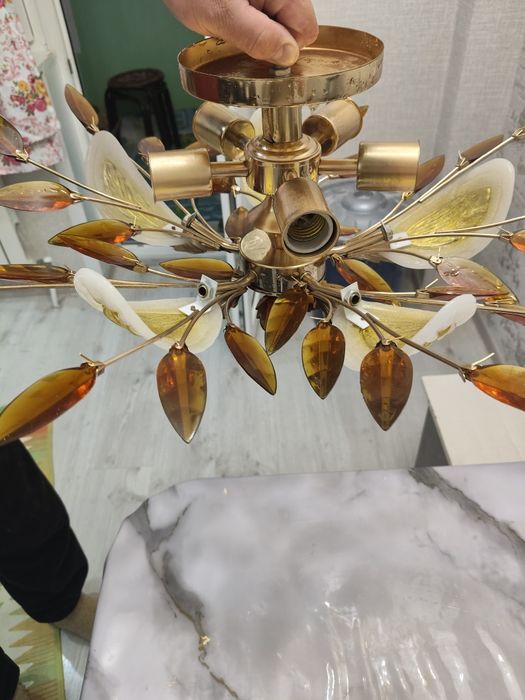 Продам люстру в идеальном состоянии