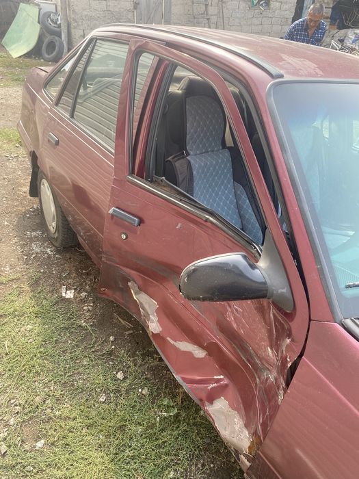 Автомобиль Daewoo Racer