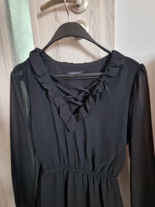 Черна дълга рокля