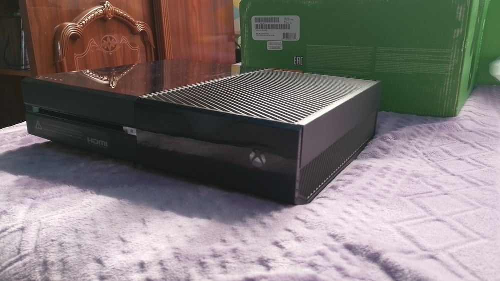 Продам приставку x box one