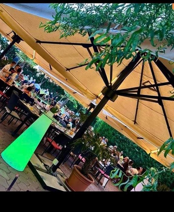 Masa cocktail  exterioară sau interor cu lumini ambientale
