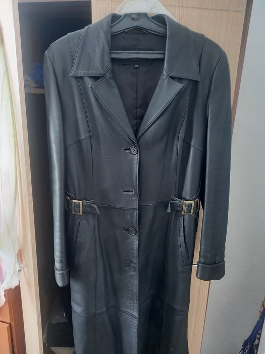 Продам  женский кожаный плащ- сюртук.