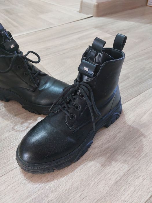 Продам осенние ботинки подростковые