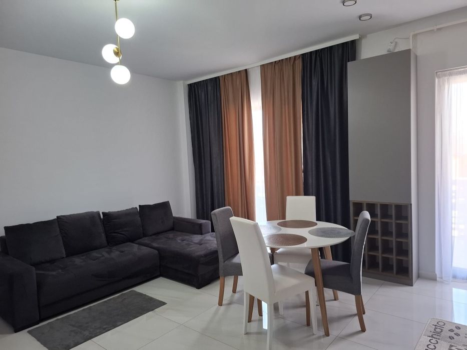 Închiriez apartament