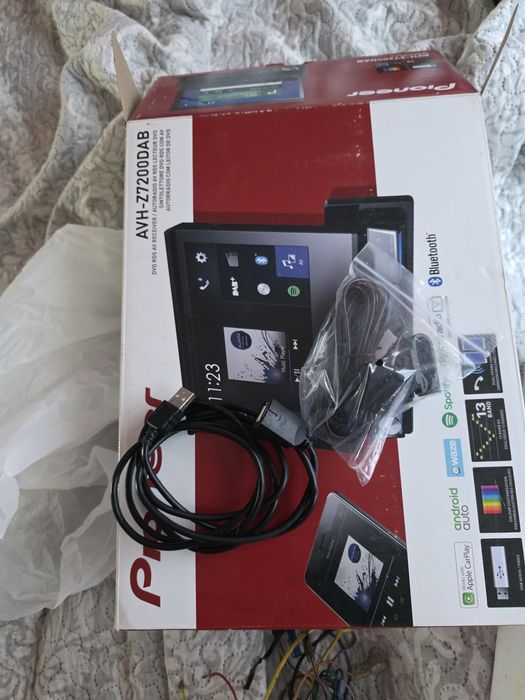 Продавам Pioneer avh-z7200dav