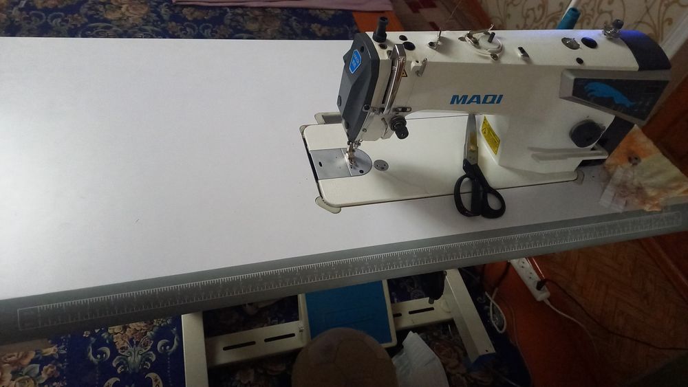 Машинка    швейная  новая много не пользовался.