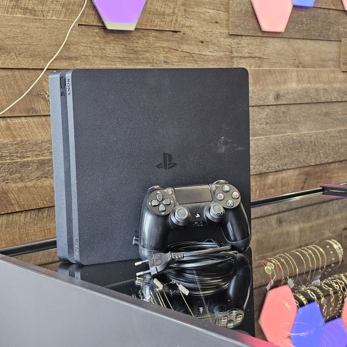 Amanet F28: Consolă PS4 Slim 500 gb (P)