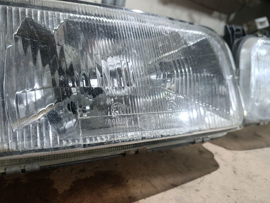 Фара пассат Б3 оригинал