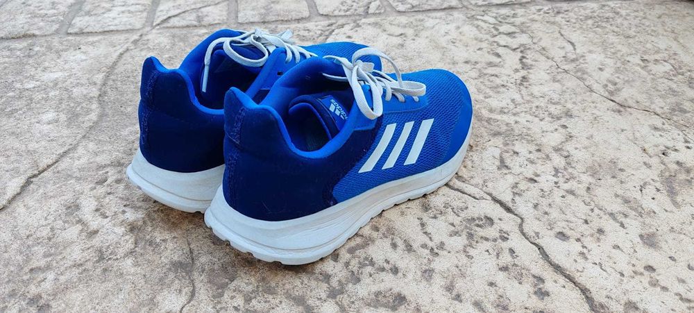 Adidași Adidas bleu/alb marimea 37.5 – Comozi și perfecți pentru mers!