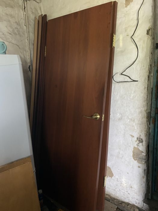 Продам два дверя