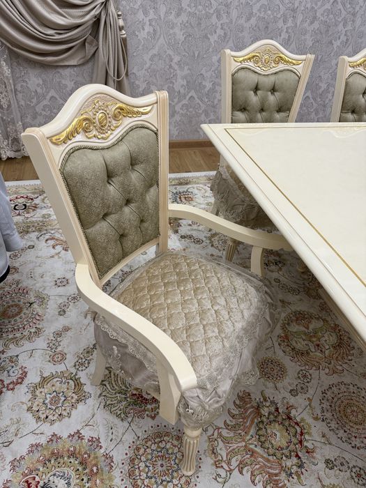 Продаются стол, стулья