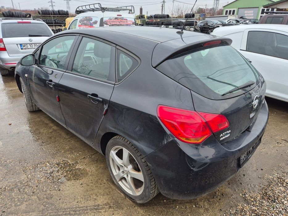Dezmembram Opel Astra J, an 2012, 1.3 CDTI euro 5