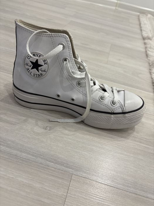 Продам оригинальные кроссовки converse