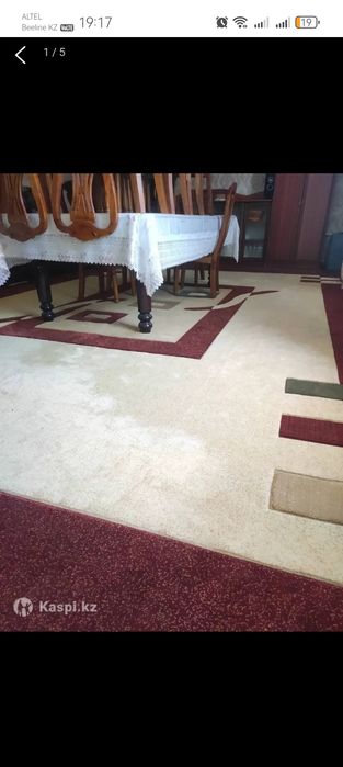 Ковёр толстый, хорошего качества