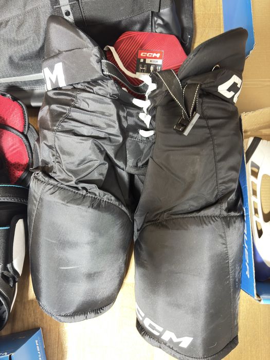 Продам комплекты с хоккею