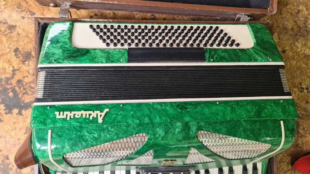 Продаю аккордеон