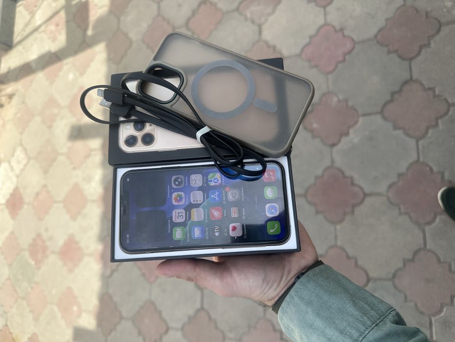 Продам телефон Айфон 11 Pro 512Gb