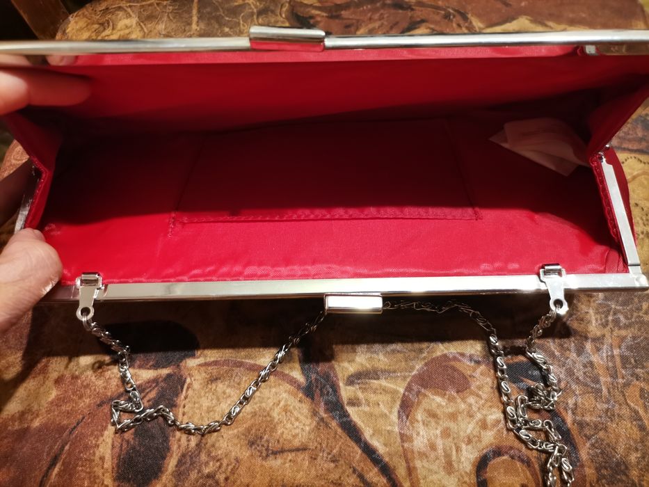 Вечерна чантичка за официален повод