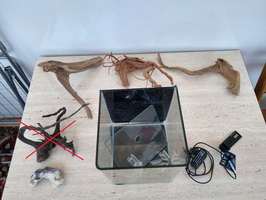 2 Acvarii cu mult accesorii