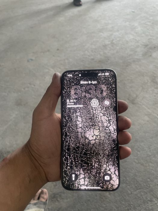 IPHONE 15 PRO MAX 512 gb soatiladi karobka dakument bor