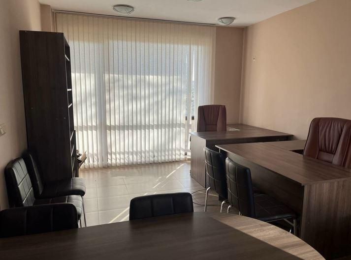 Дава се под наем Офис в Бургас, Лазур - 60 кв.м за 714 € - Снимка #1