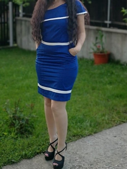 Rochie scurta pe un umar