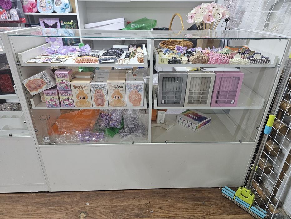 Продам стеллажи, витрины