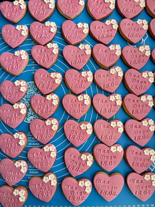 Ръчно декорирани медени бисквитки с фондан - погача, моминско парти