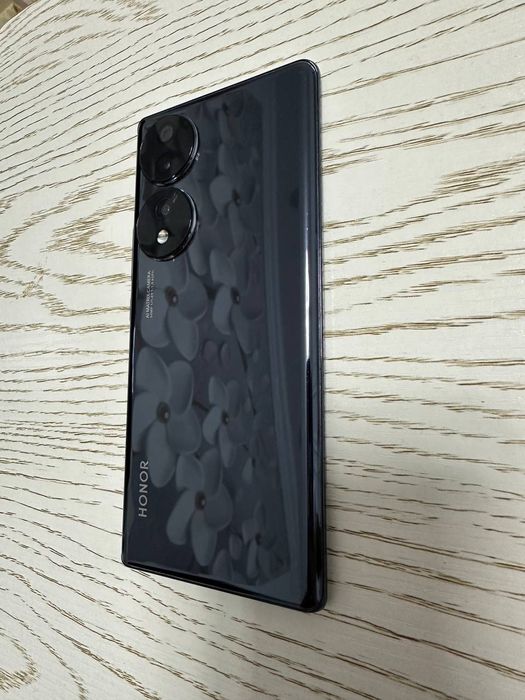 Срочно придётся honor 70 в отличном состоянии