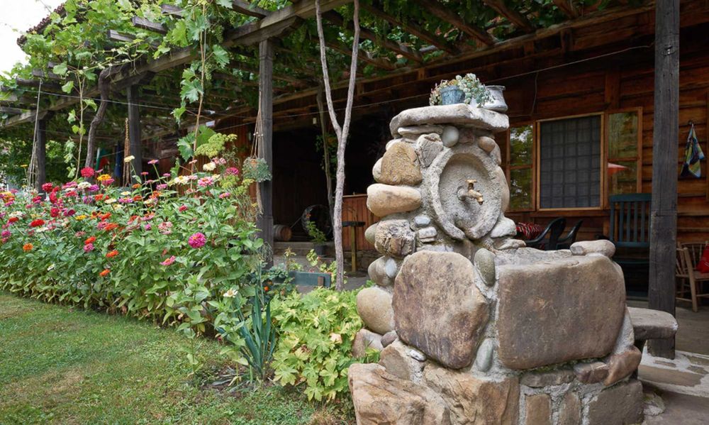 Продава се Къща в с. Жеравна, Област Сливен - 288 кв.м за 1216 €/кв.м - Снимка #1