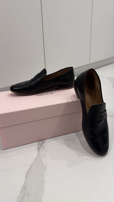 Ingiliz Кожени Лоуфъри