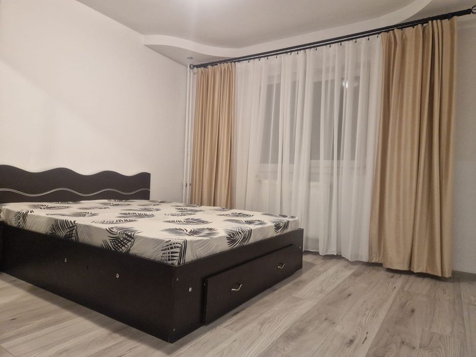 Inchiriez apartament 3 camere uverturii