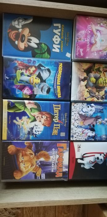 Продам видеомагнитафон и кассеты.