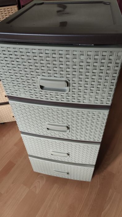 3 бр. пластмасови шкафове