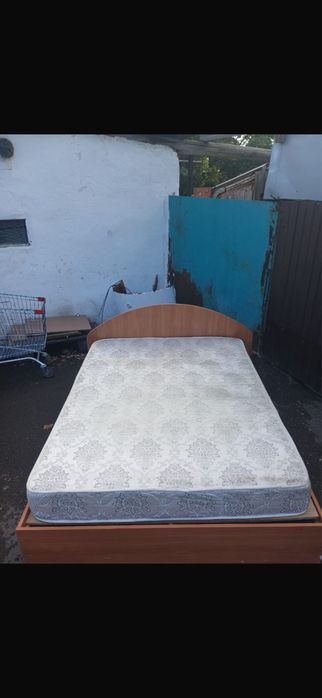 Продам кровать(полтарушку)
