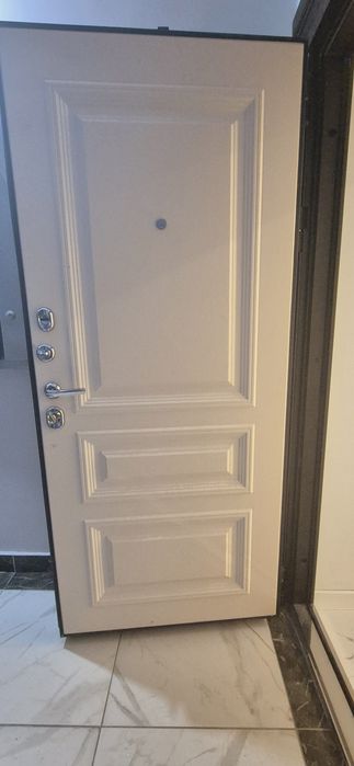 Продам входную дверь